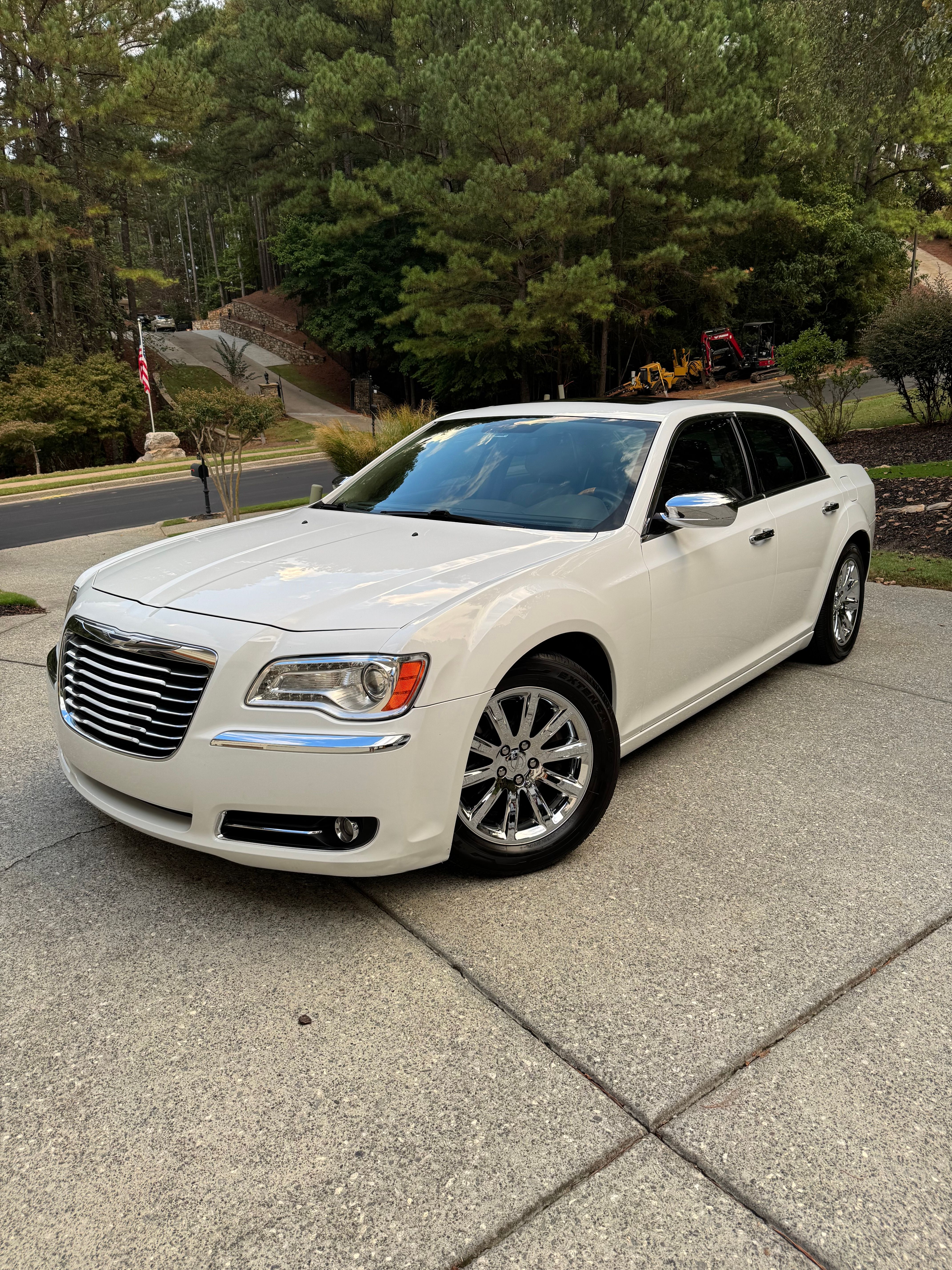 Used 2013 Chrysler 300 C RWD image 1