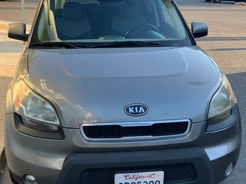 Used 2010 Kia Soul ! FWD image 8