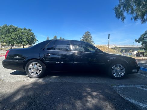 Used 2002 Cadillac De Ville DTS w/ Premium Equipment Pkg image 4