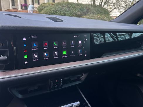 Used 2025 Porsche Cayenne S image 13