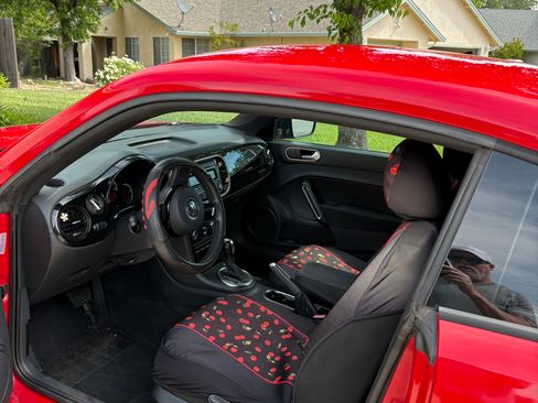 Used 2014 Volkswagen Beetle 1.8T FWD image 8