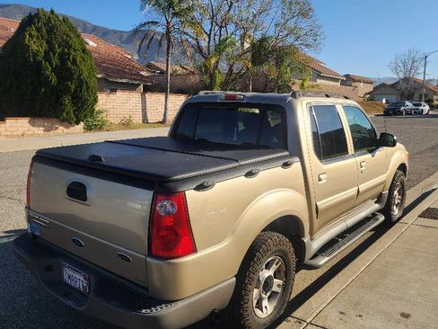 Used 2003 Ford Explorer Sport Trac XLT image 2
