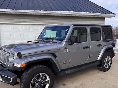 Used 2020 Jeep Wrangler Unlimited Sahara AWD/4WD image 2