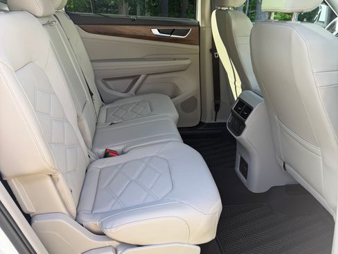 Used 2024 Volkswagen Atlas SE AWD/4WD image 19