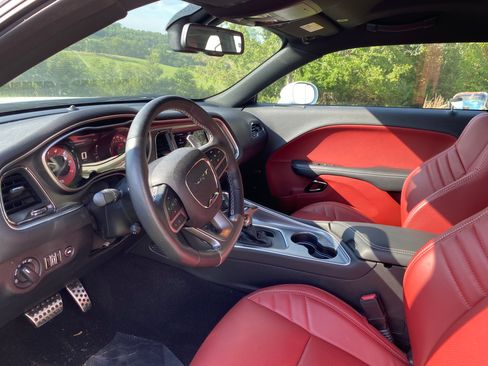 Used 2019 Dodge Challenger SRT Hellcat Redeye image 5