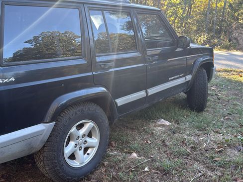 Used 2001 Jeep Cherokee Sport image 4