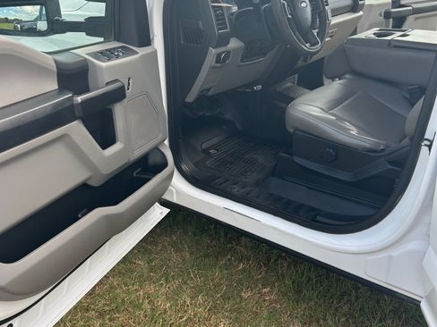 Used 2020 Ford F250 XL w/ Power Equipment Group RWD image 9