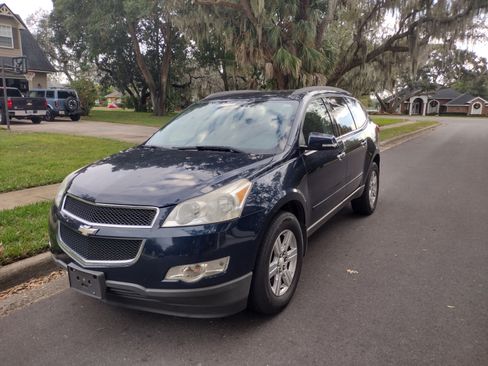 Used 2012 Chevrolet Traverse LT image 2