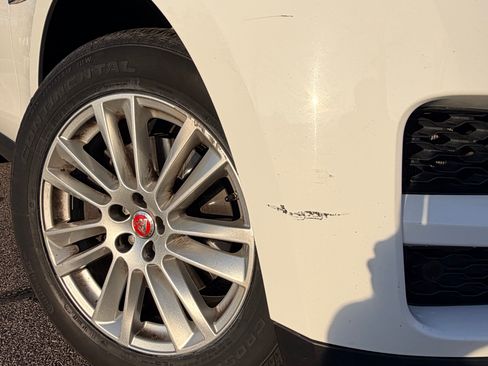 Used 2019 Jaguar F-PACE Prestige image 16