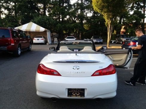 Used 2010 INFINITI G37 Convertible w/ Premium Pkg RWD image 4