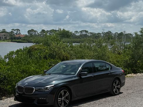 Used 2019 BMW 740i w/ Executive Package RWD image 2