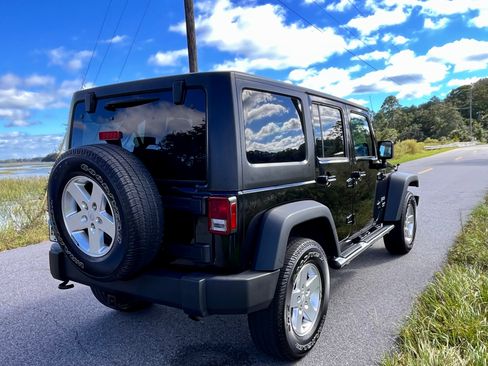 Used 2013 Jeep Wrangler Unlimited Sport image 12