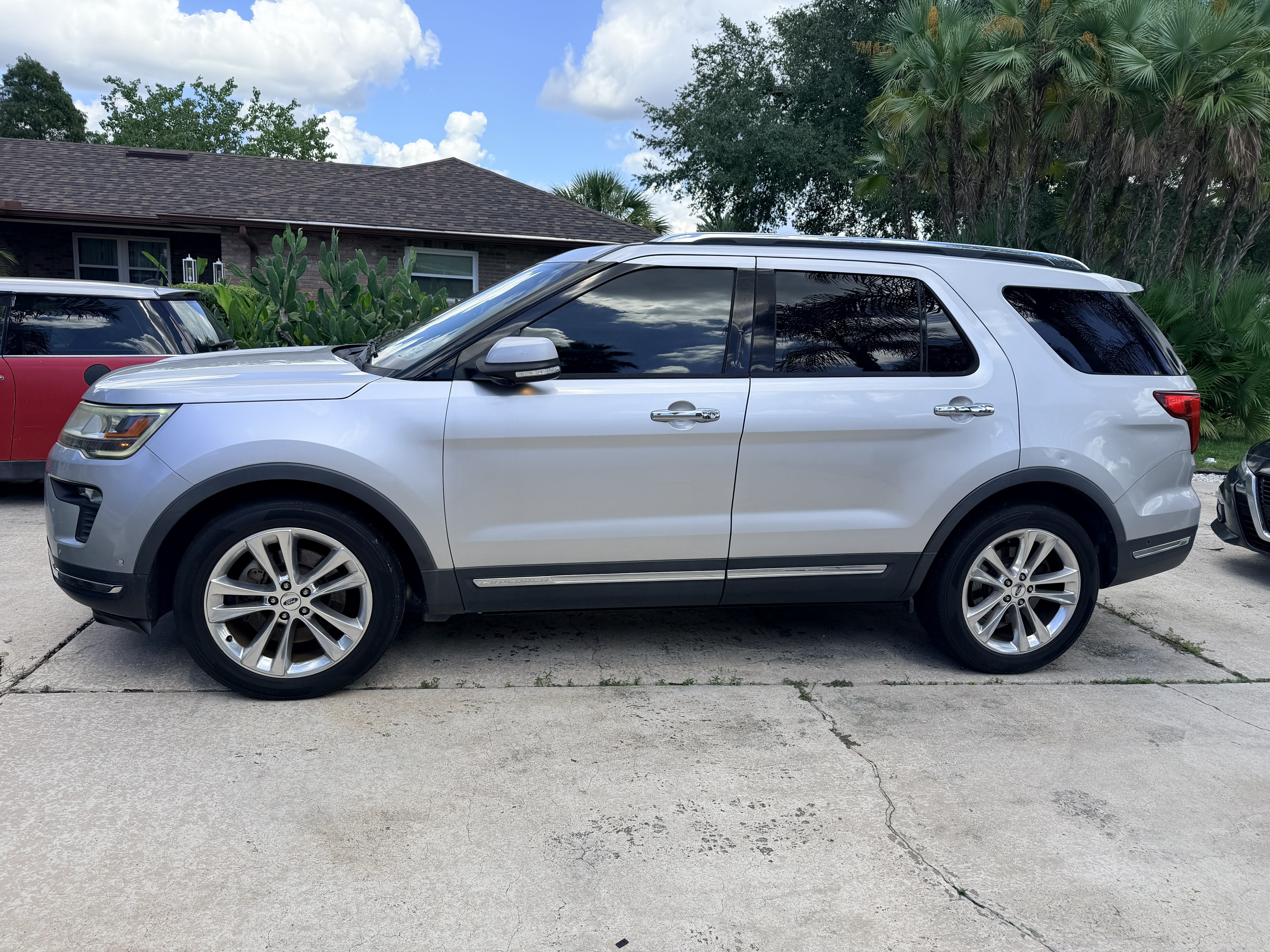 Used 2018 Ford Explorer Limited w/ Equipment Group 301A FWD image 5