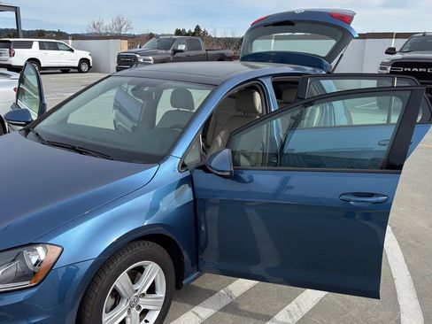 Used 2017 Volkswagen Golf Wolfsburg Edition image 26