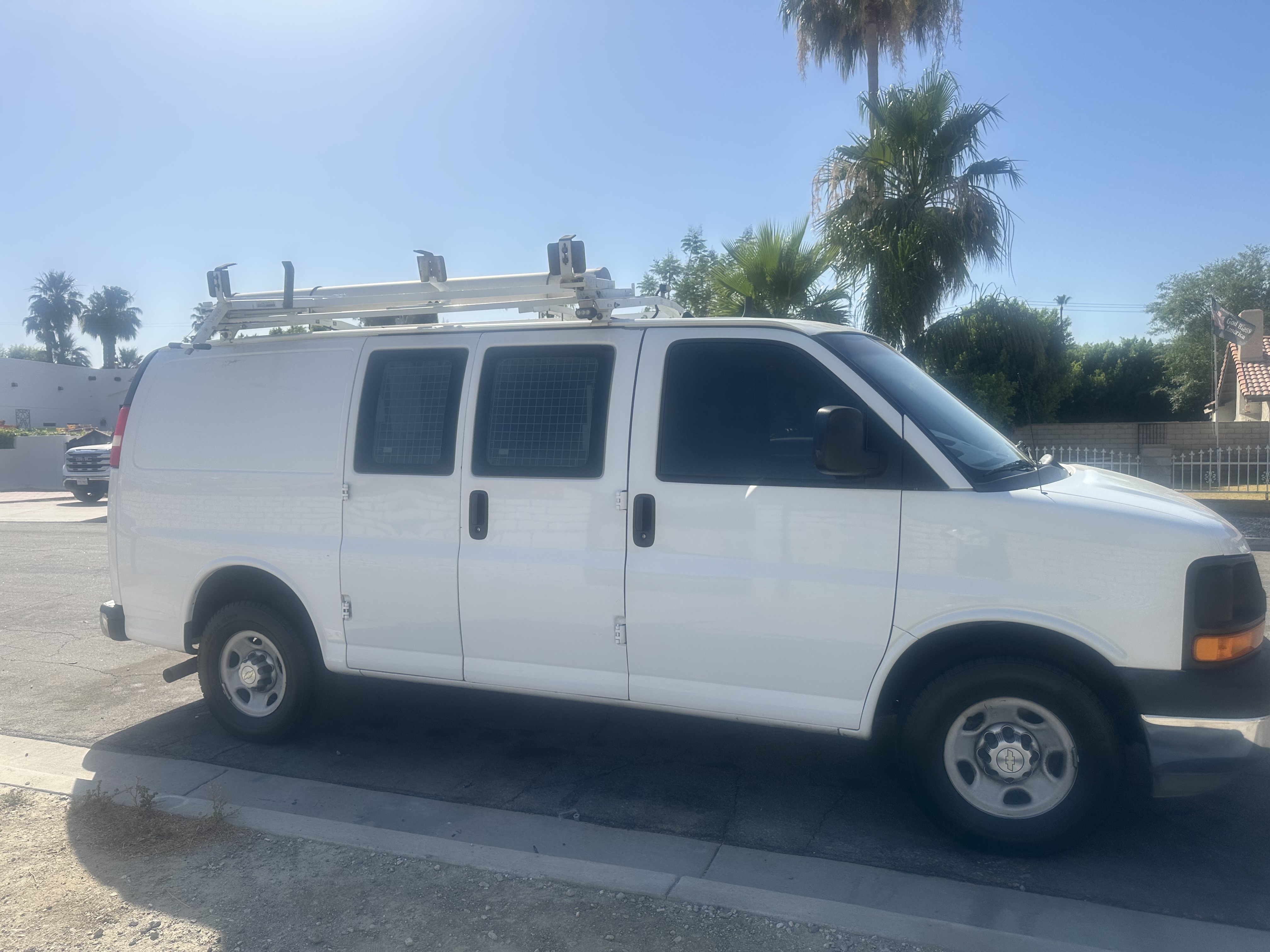 Used 2014 Chevrolet Express 2500 RWD image 12