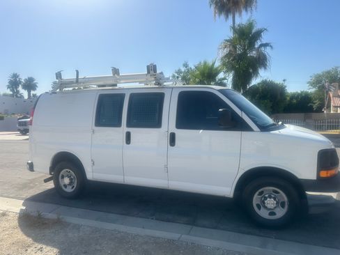 Used 2014 Chevrolet Express 2500 RWD image 12