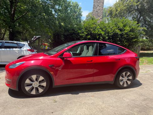 Used 2023 Tesla Model Y Long Range AWD/4WD image 4