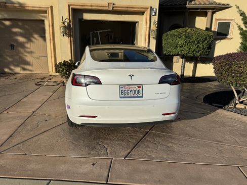 Used 2018 Tesla Model 3 Long Range image 5