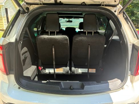 Used 2015 Ford Explorer XLT w/ Equipment Group 202B AWD/4WD image 19