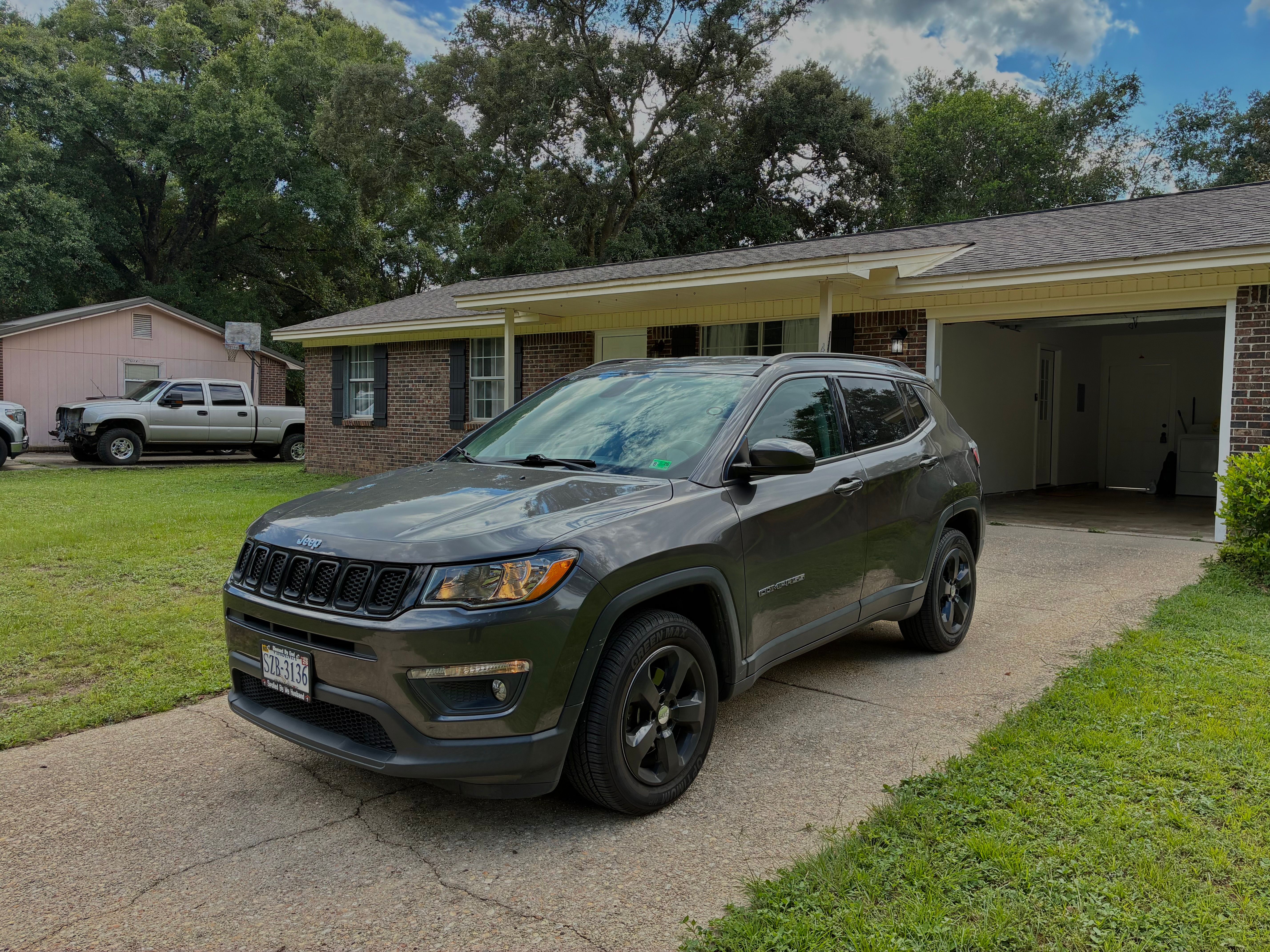 Used 2017 Jeep Compass Latitude w/ Popular Equipment Group AWD/4WD image 2