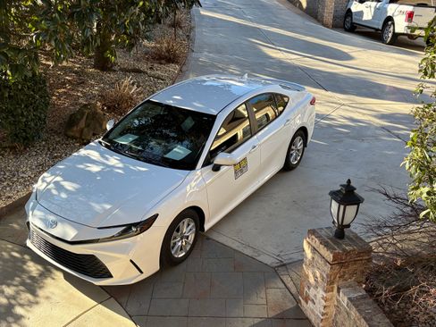 Used 2025 Toyota Camry LE image 2