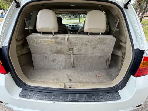 Used 2010 Toyota Highlander SE image 16