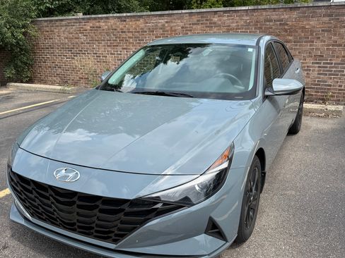 Used 2022 Hyundai Elantra Blue FWD image 1
