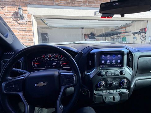 Used 2021 Chevrolet Silverado 1500 LT image 4