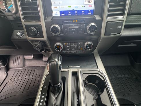 Used 2019 Ford F150 Lariat w/ Equipment Group 502A Luxury AWD/4WD image 20