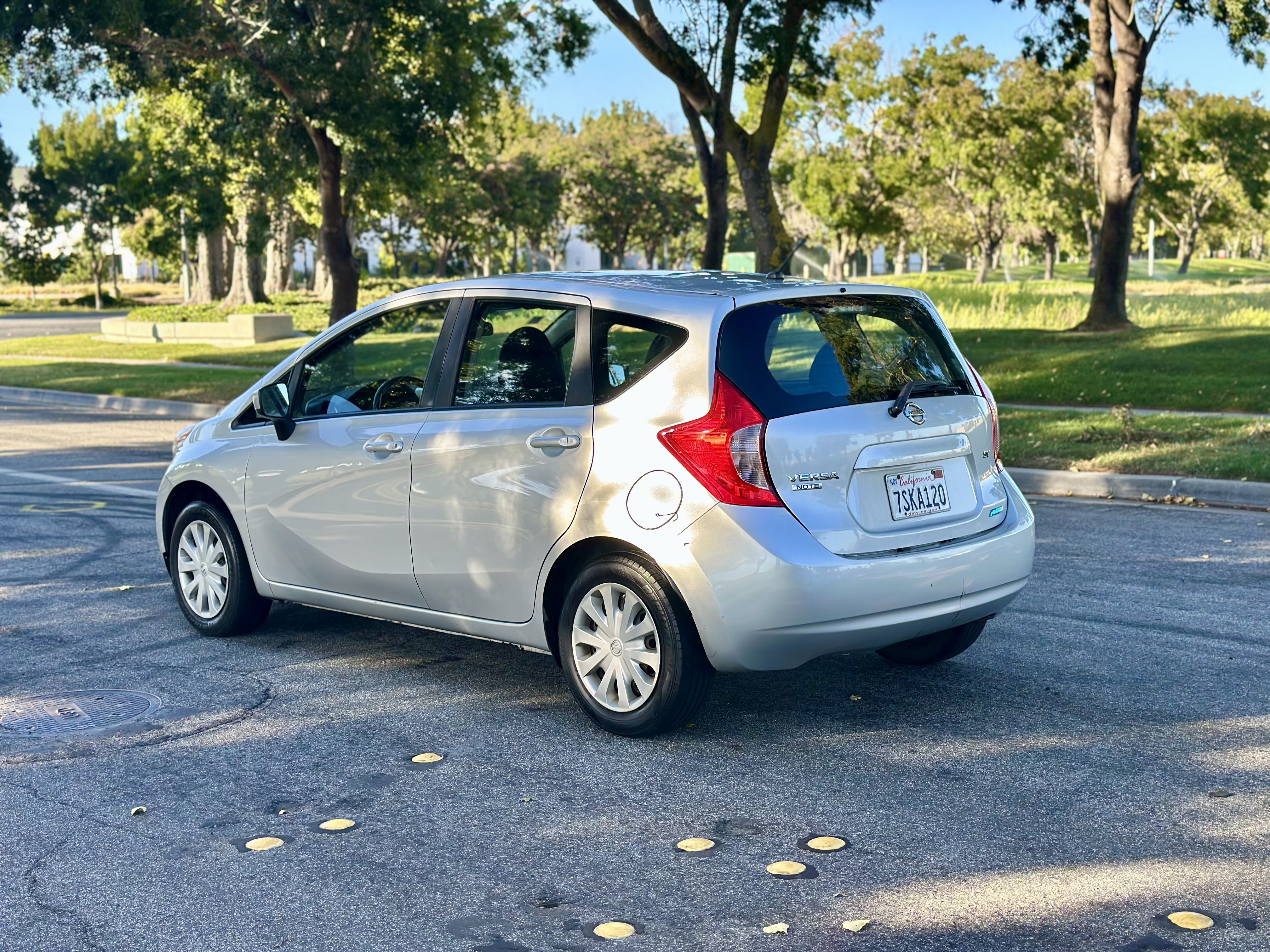 Used 2015 Nissan Versa Note SV FWD image 4