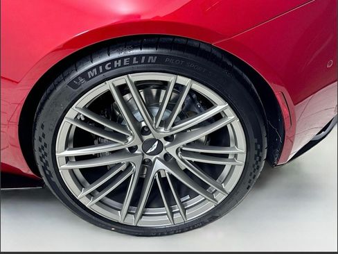 Used 2025 Aston Martin DB12 Convertible image 10