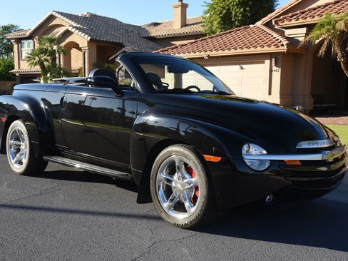 Used 2005 Chevrolet SSR w/ Preferred Equipment Group image 11