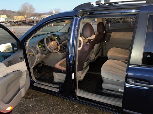 Used 2007 Kia Sedona LX image 18