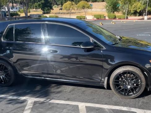 Used 2017 Volkswagen Golf Wolfsburg Edition image 12