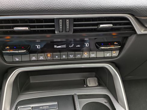 Used 2024 MAZDA CX-90 Plug-In Hybrid w/ Premium Pkg image 30