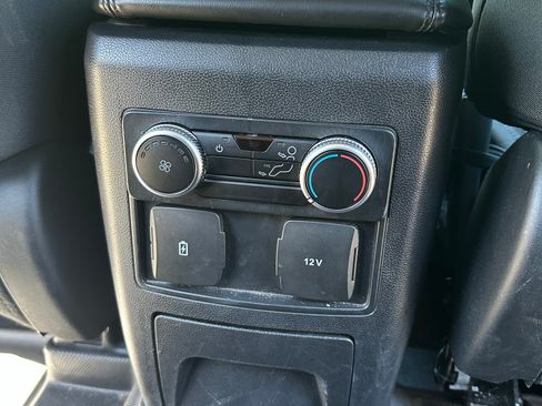 Used 2022 Ford Explorer XLT image 19