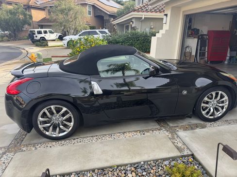 Used 2017 Nissan 370Z Touring image 13