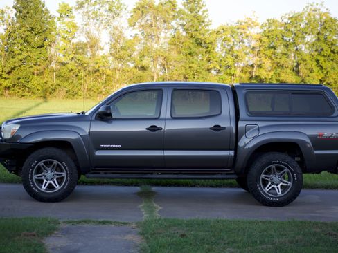 Used 2013 Toyota Tacoma PreRunner image 11