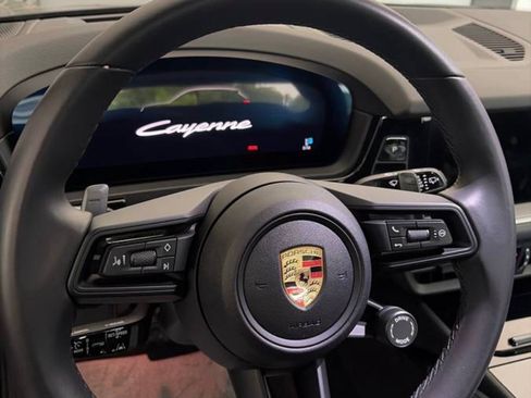 Used 2024 Porsche Cayenne AWD/4WD image 2