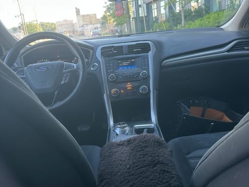 Used 2017 Ford Fusion SE FWD image 10