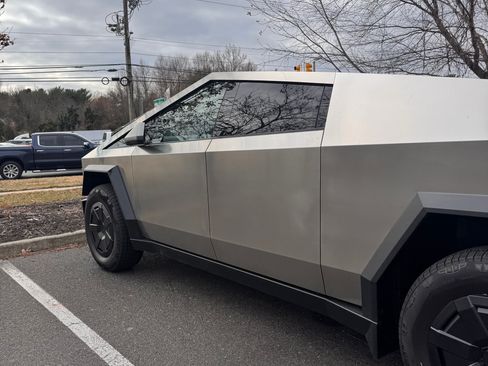 Used 2024 Tesla Cybertruck AWD Crew Cab image 12