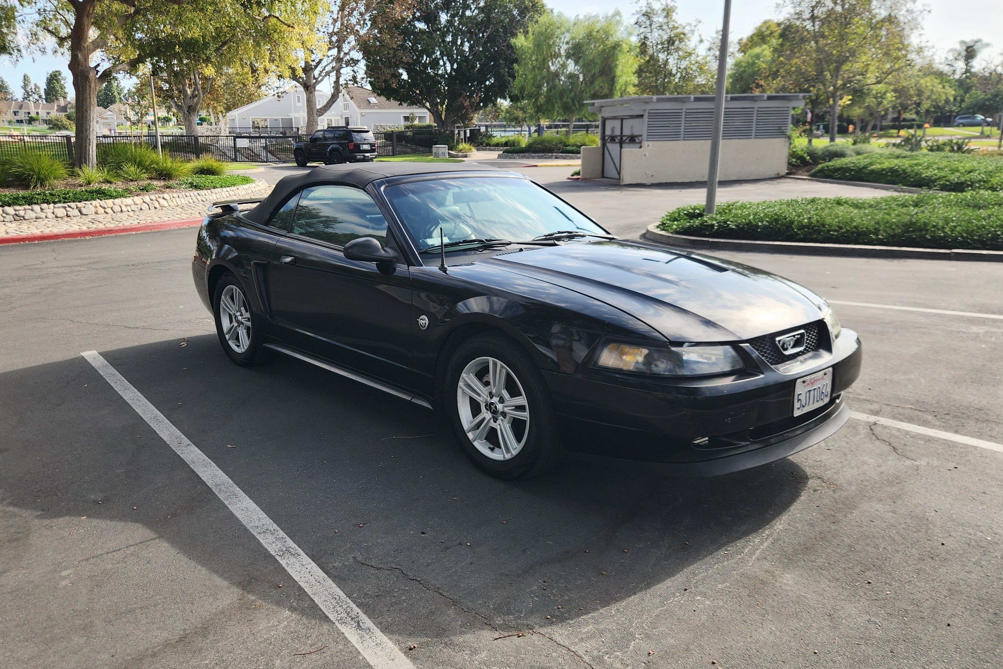 Used 2004 Ford Mustang Premium RWD image 4