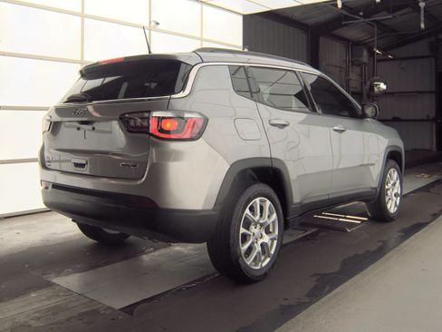 Used 2023 Jeep Compass Latitude image 6