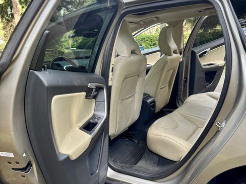 Used 2016 Volvo XC60 T5 Premier w/ Proximity Package image 15