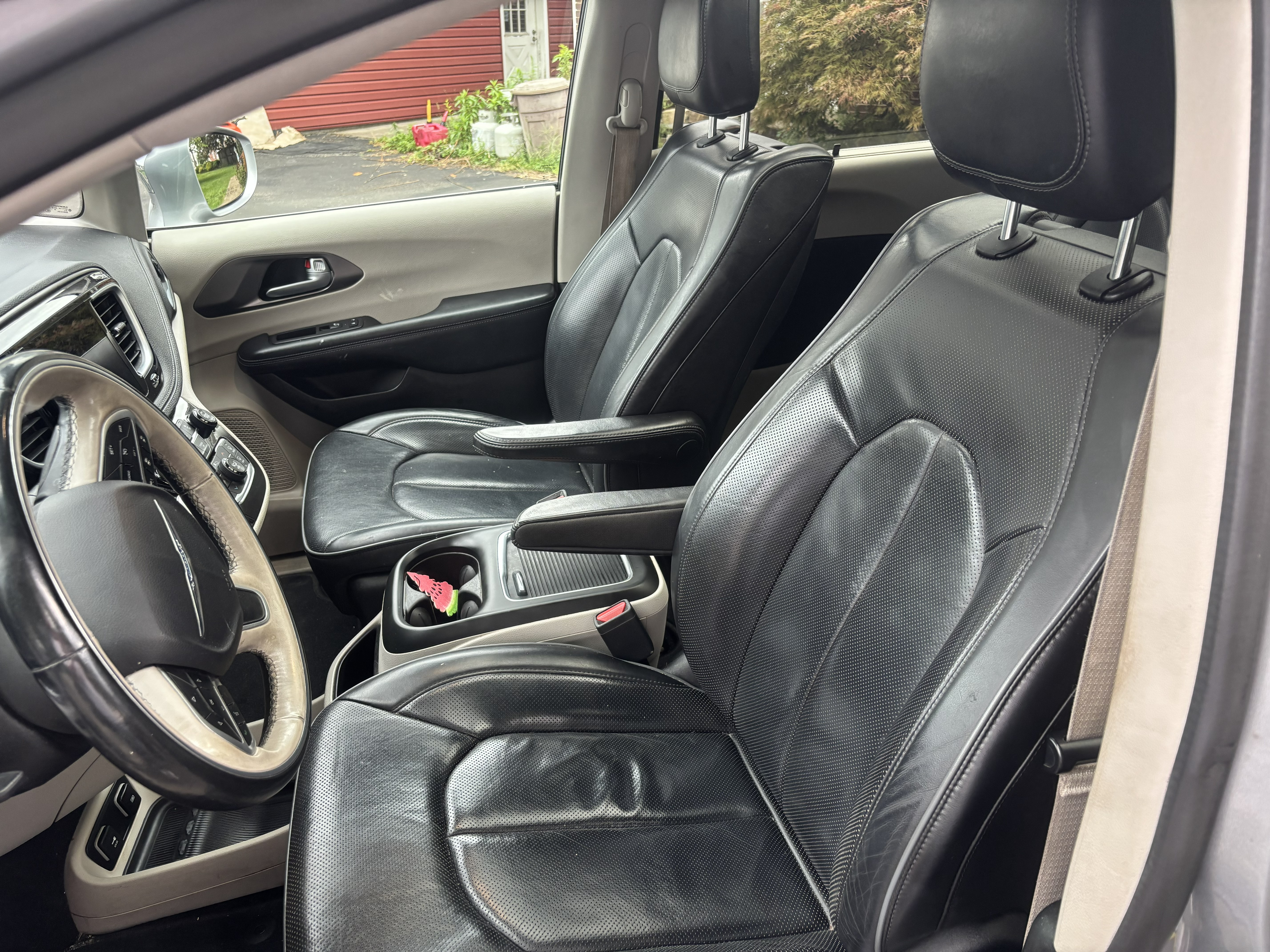 Used 2018 Chrysler Pacifica Limited w/ Advanced Safetytec Group FWD image 25