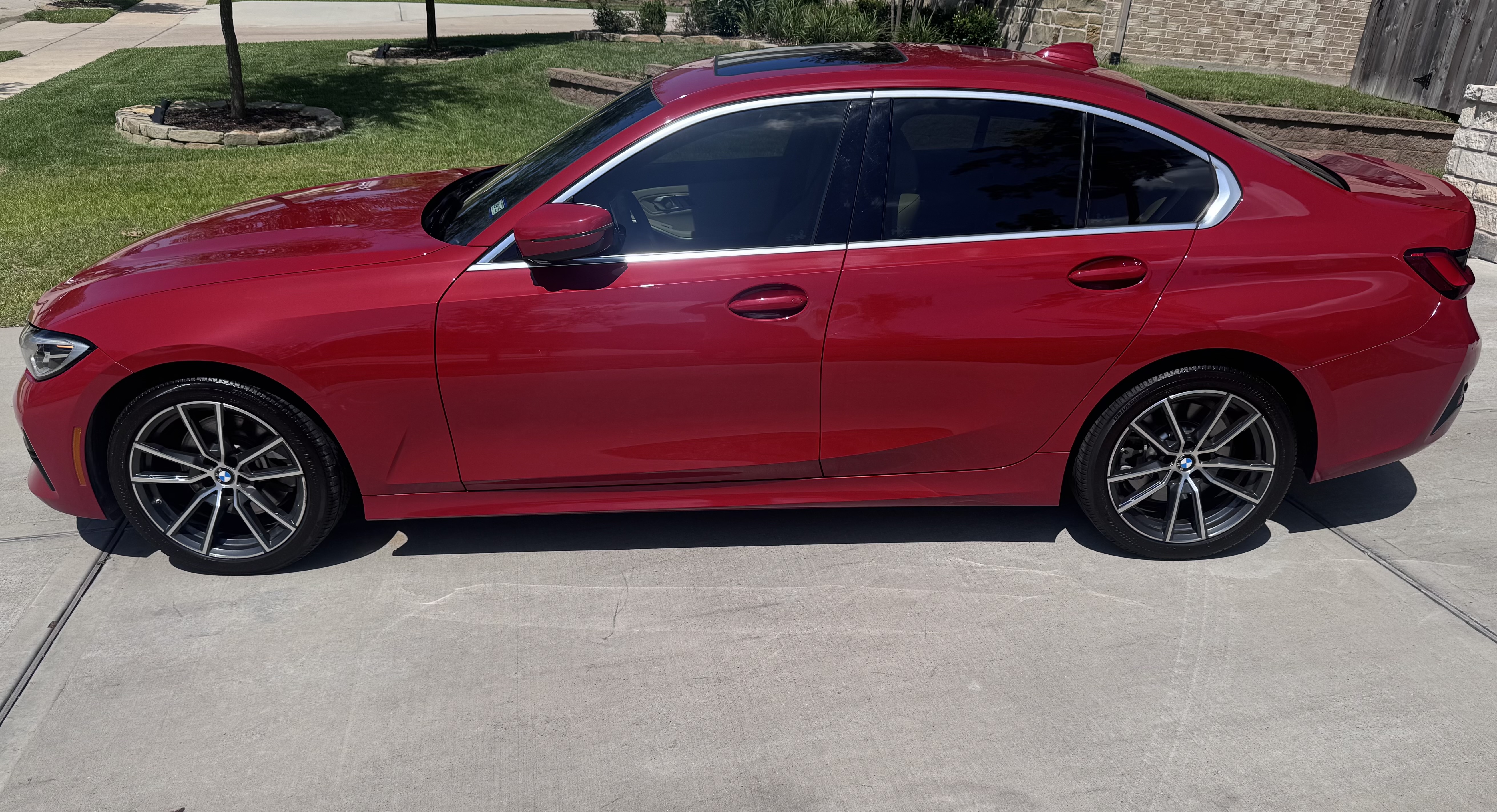 Used 2019 BMW 330i Sedan w/ Convenience Package RWD image 2
