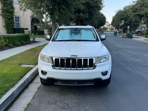 Used 2013 Jeep Grand Cherokee Overland w/ Advance Technology Group image 4