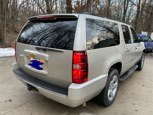 Used 2013 Chevrolet Suburban LTZ image 8