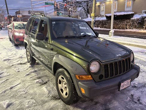 Used 2007 Jeep Liberty Sport image 1