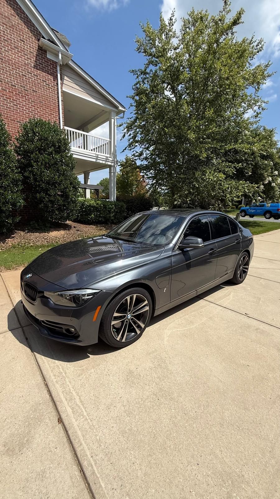 Used 2018 BMW 330e RWD image 1
